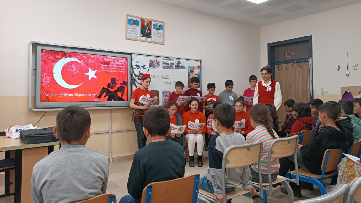 18 Mart Çanakkale Deniz Zaferi ve Şehitler Günü kapsamında okulumuzda program düzenlendi.
